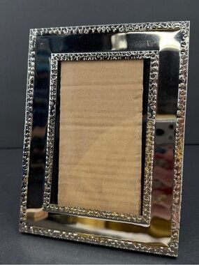 Isaac Mizrahi New York Silver Chrome 4"x6" Free Standing Photo Picture Frame